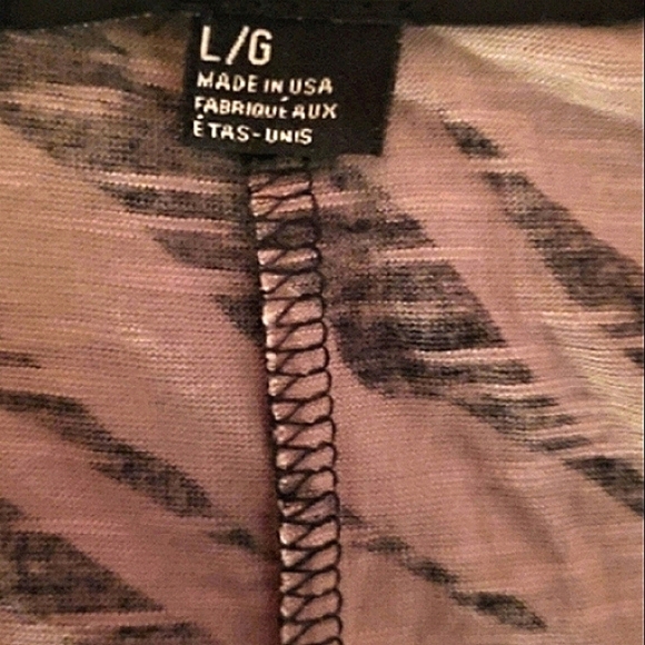 Forever 21 | Dark Tiger Print Open Shoulder Top - Picture 7 of 7